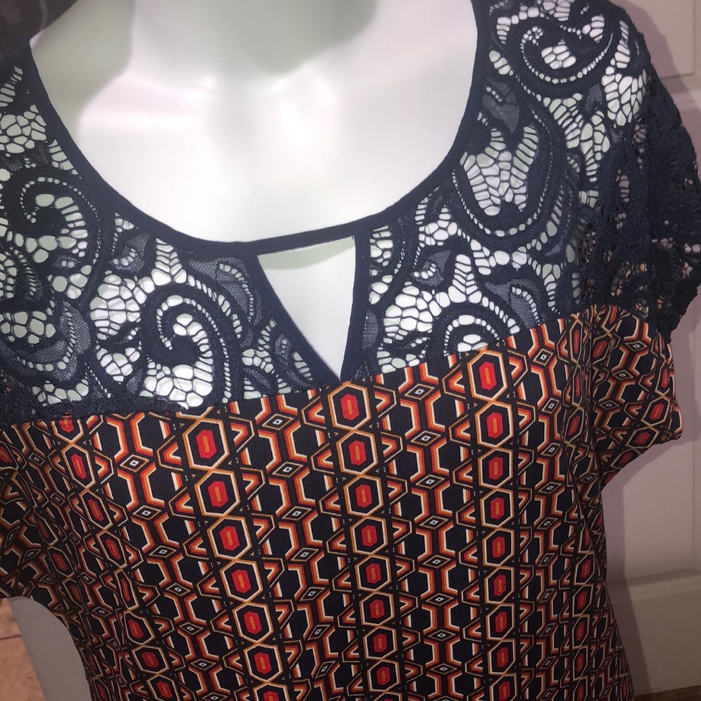 Women’s Keyhole Blouse - Picture 5 of 6
